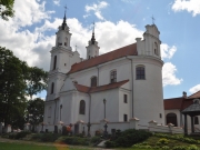 Tradycją jest pielgrzymowanie do Kalwarii Wileńskiej. Na zdjęciu kościół pw. Znalezienia Krzyża Świętego.