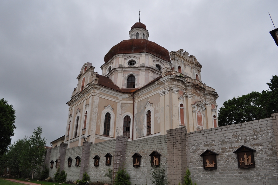 Kościół Najświętszego Serca Jezusa i klasztor sióstr wizytek w Wilnie. Nieczynny, do niedawna było w nim więzienie.